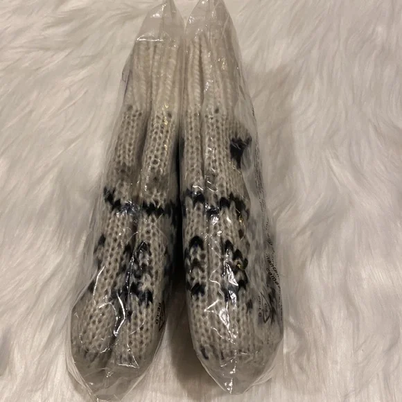 Kohl’s “The Super Cozy Mitten” Creme/Navy with Warm & Fuzzy Lining, One Size NWT - Picture 6 of 6